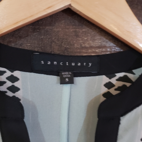 Sanctuary border print cafe tab sleeve blouse - Picture 6 of 8